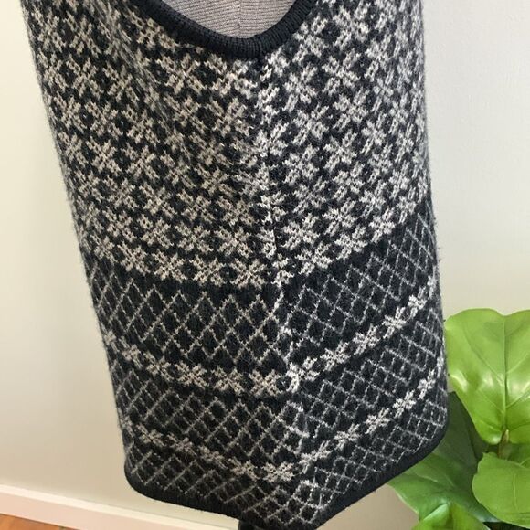 Vintage Gap Vest Womens 100% Wool Fair Isle Nordic Metal Clasp Closure Size L - Picture 10 of 17